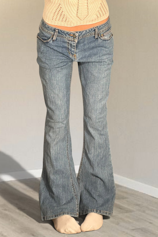 Utsvängda jeans stl: S