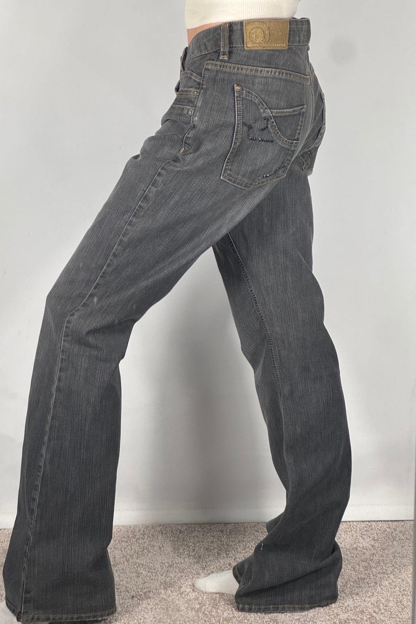Utsvängda jeans stl: S