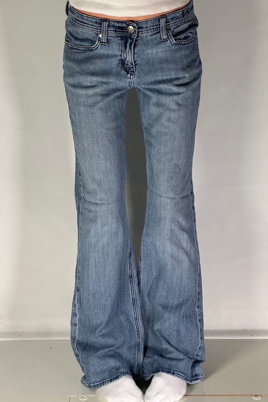 Utsvängda jeans stl: S