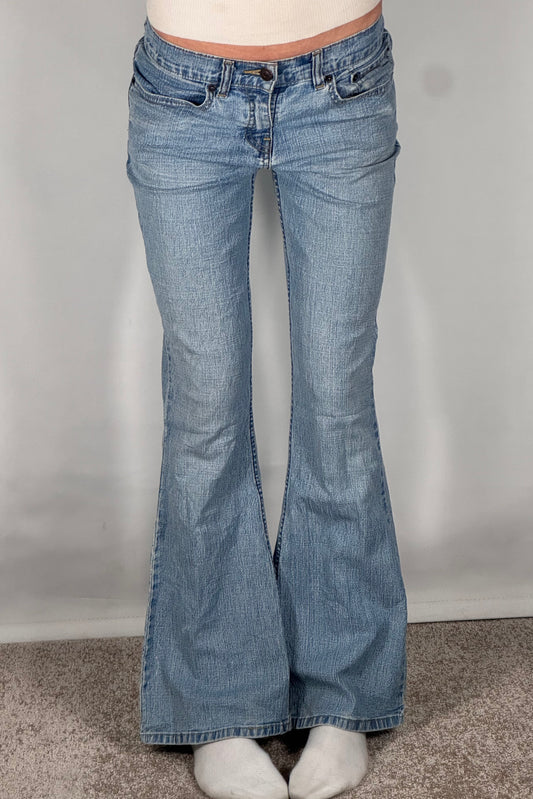 Utsvingte jeans str: XS