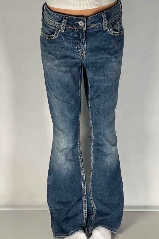 Utsvängda jeans stl: L