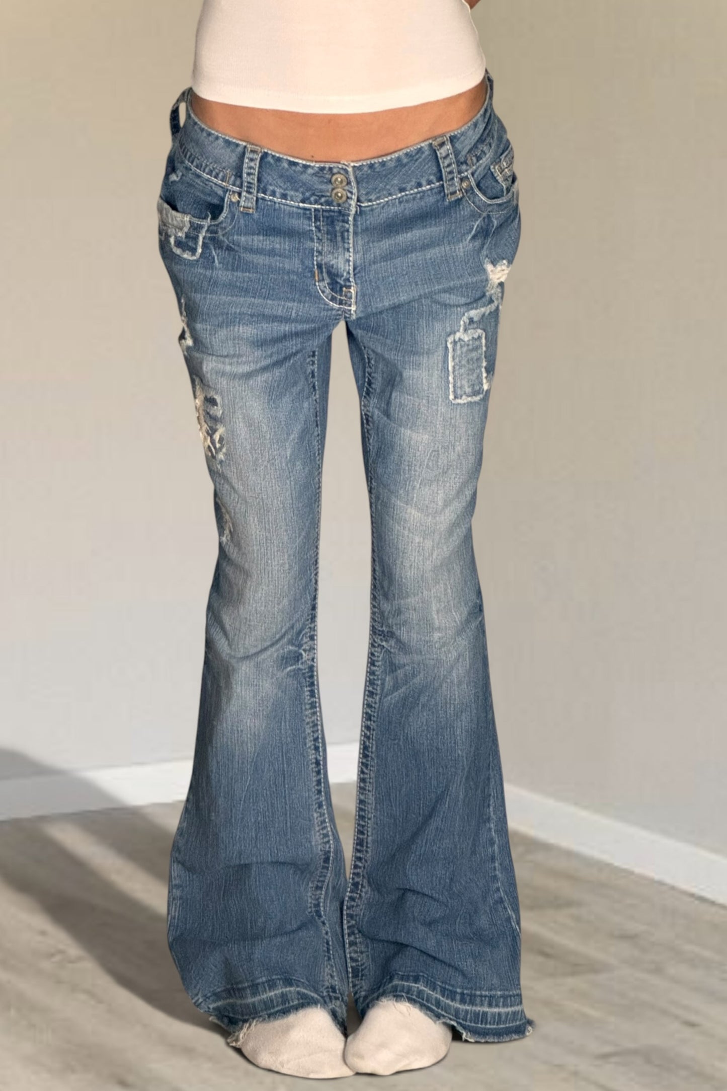 Low-rise jeans size: L