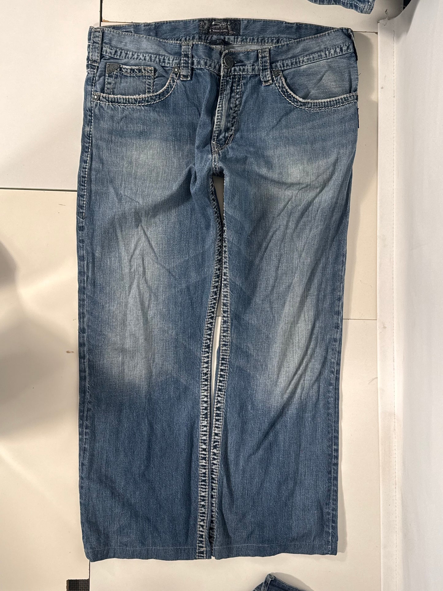 Utsvängda jeans stl: XXL