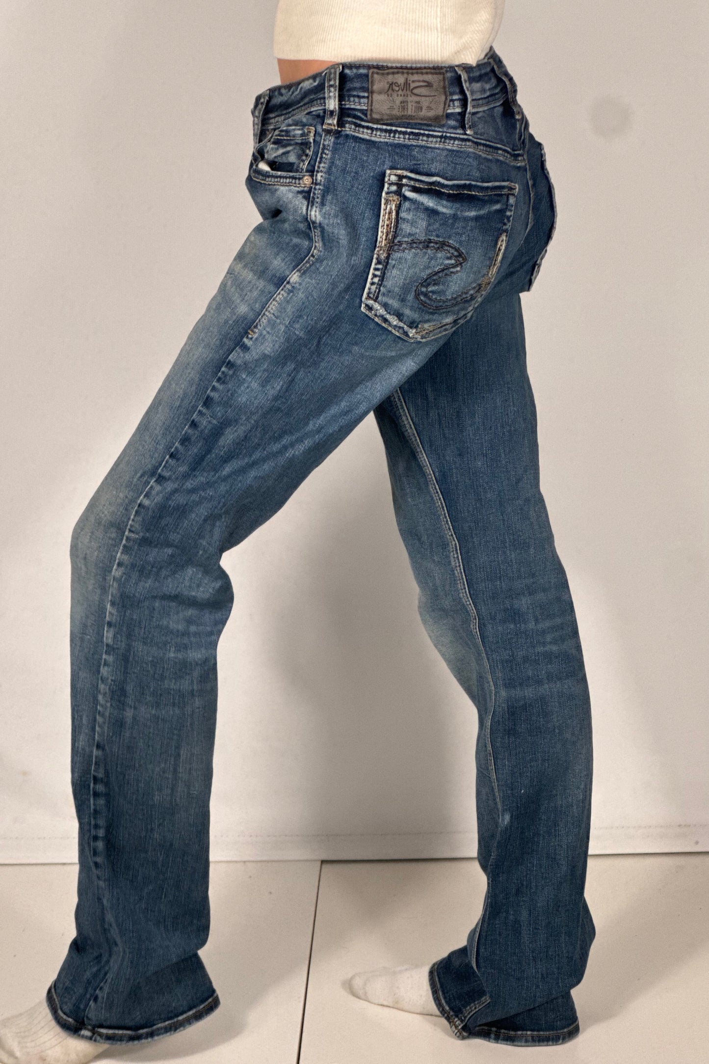 Utsvängda jeans stl: M