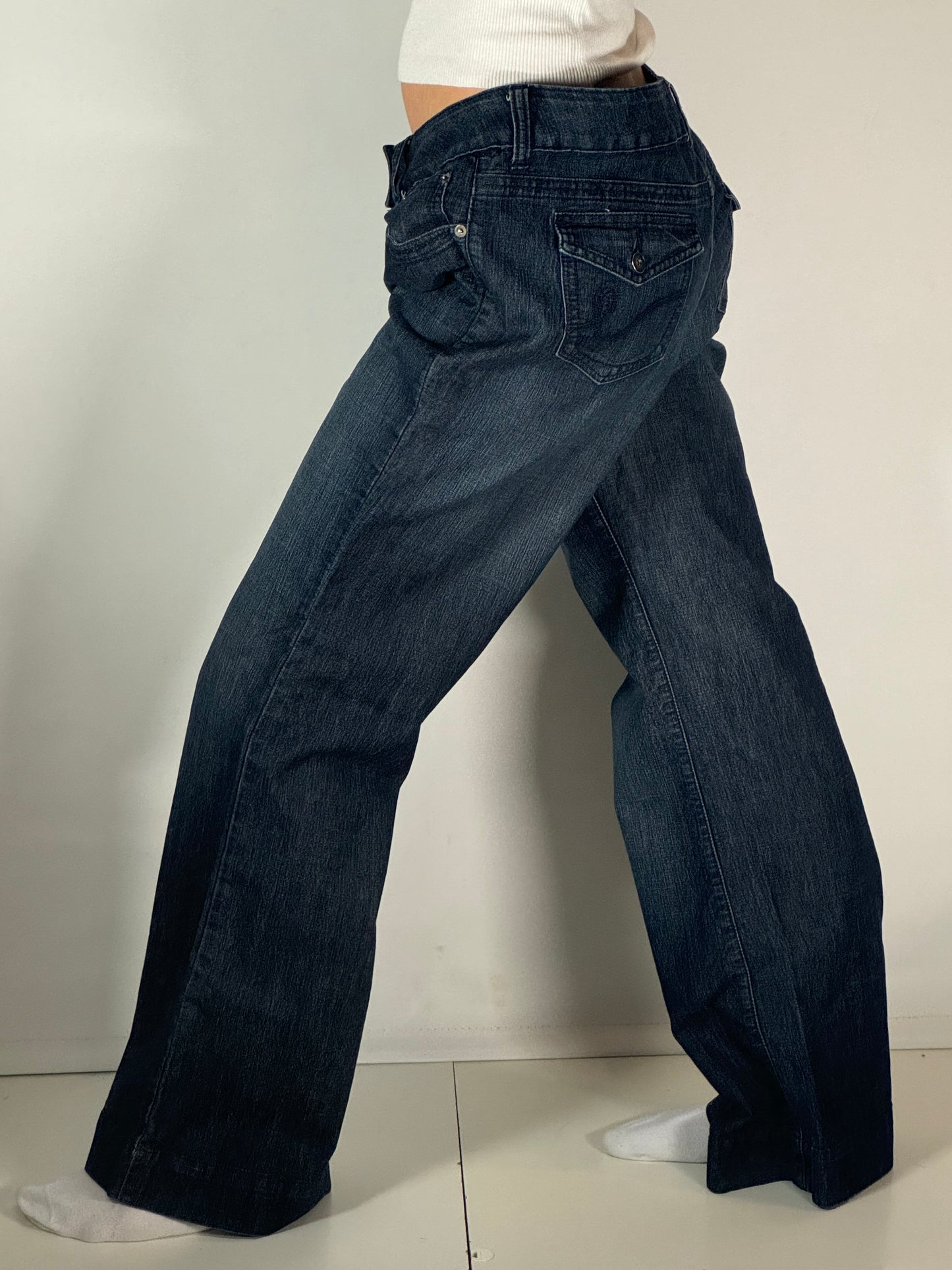 Utsvängda jeans stl: L