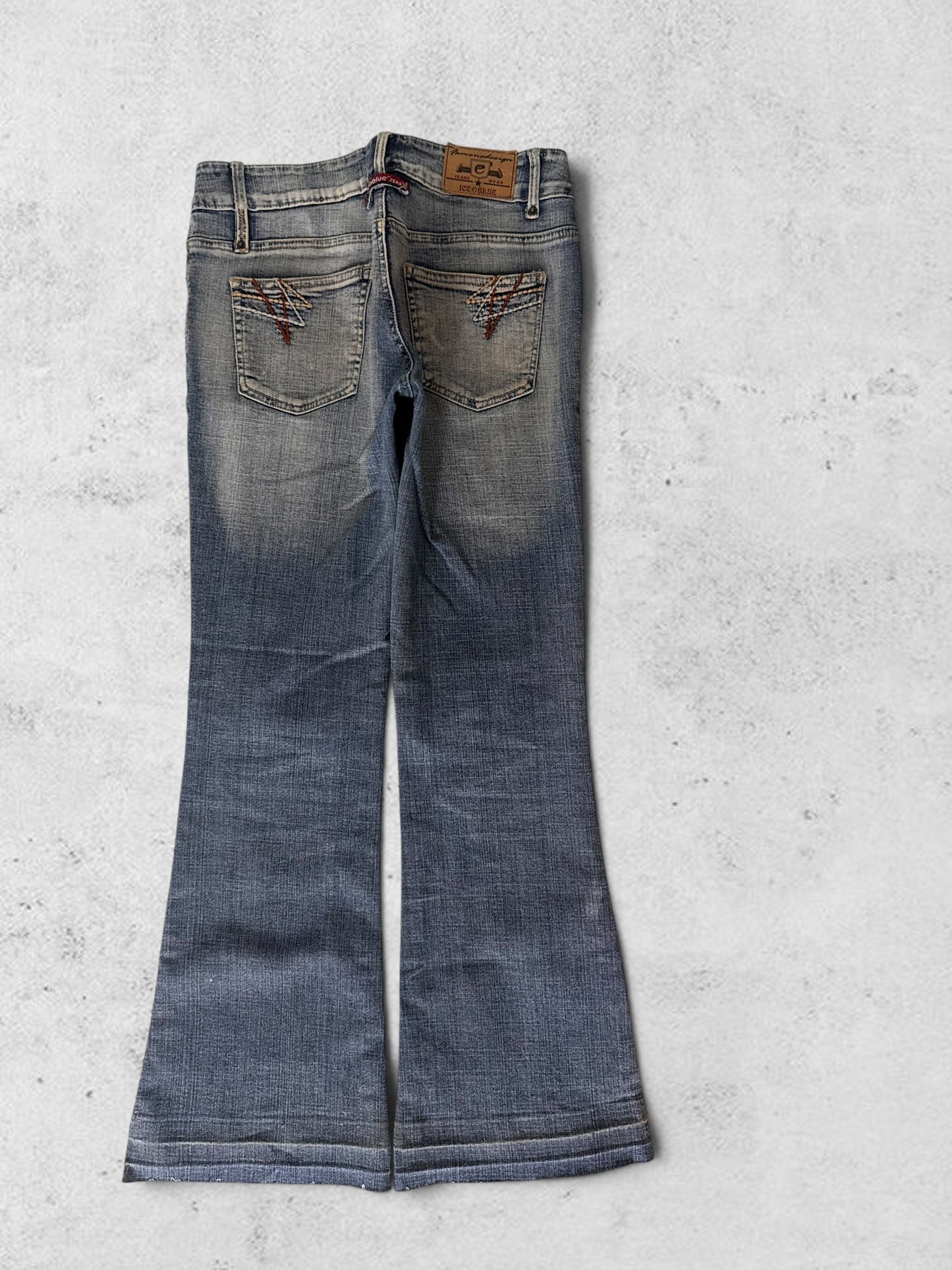 Utsvängda jeans stl: S