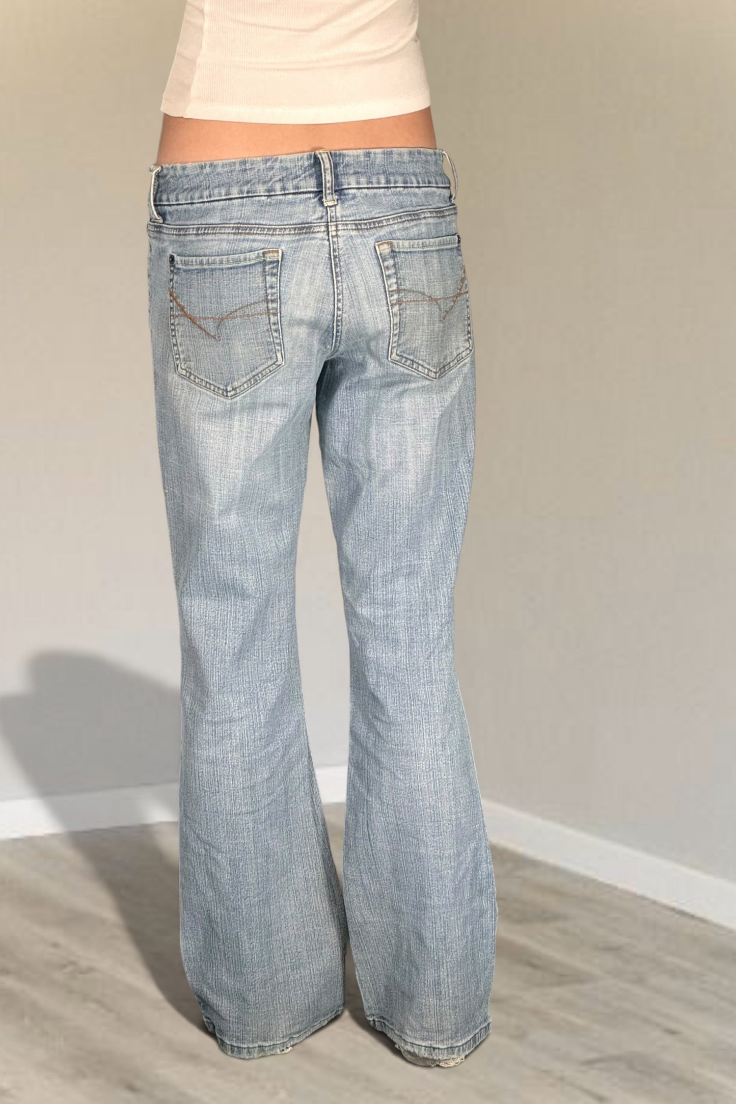 Utsvängda jeans stl: S