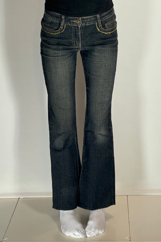 Utvsvängda jeans stl: XS
