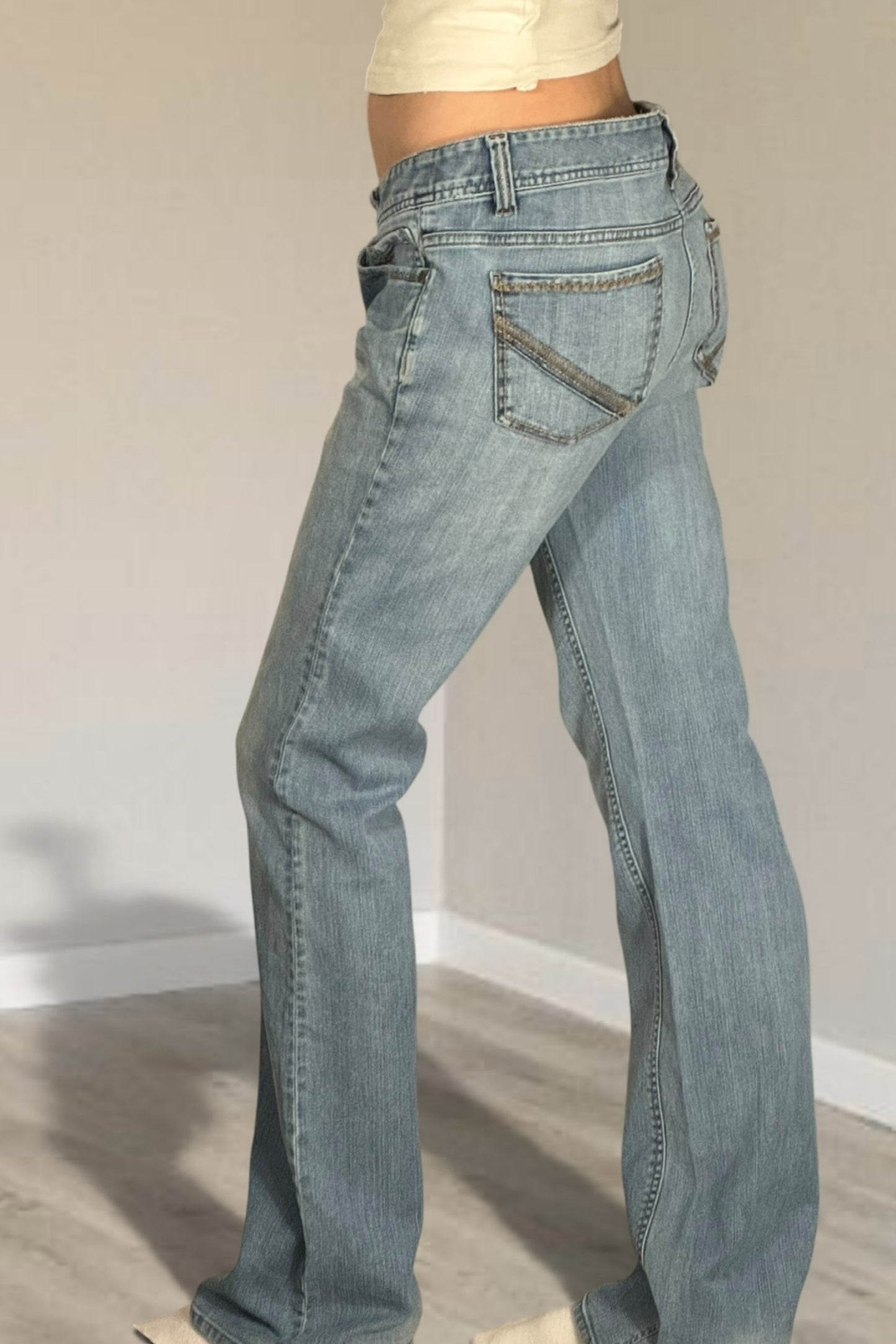 Utsvängda jeans stl: M