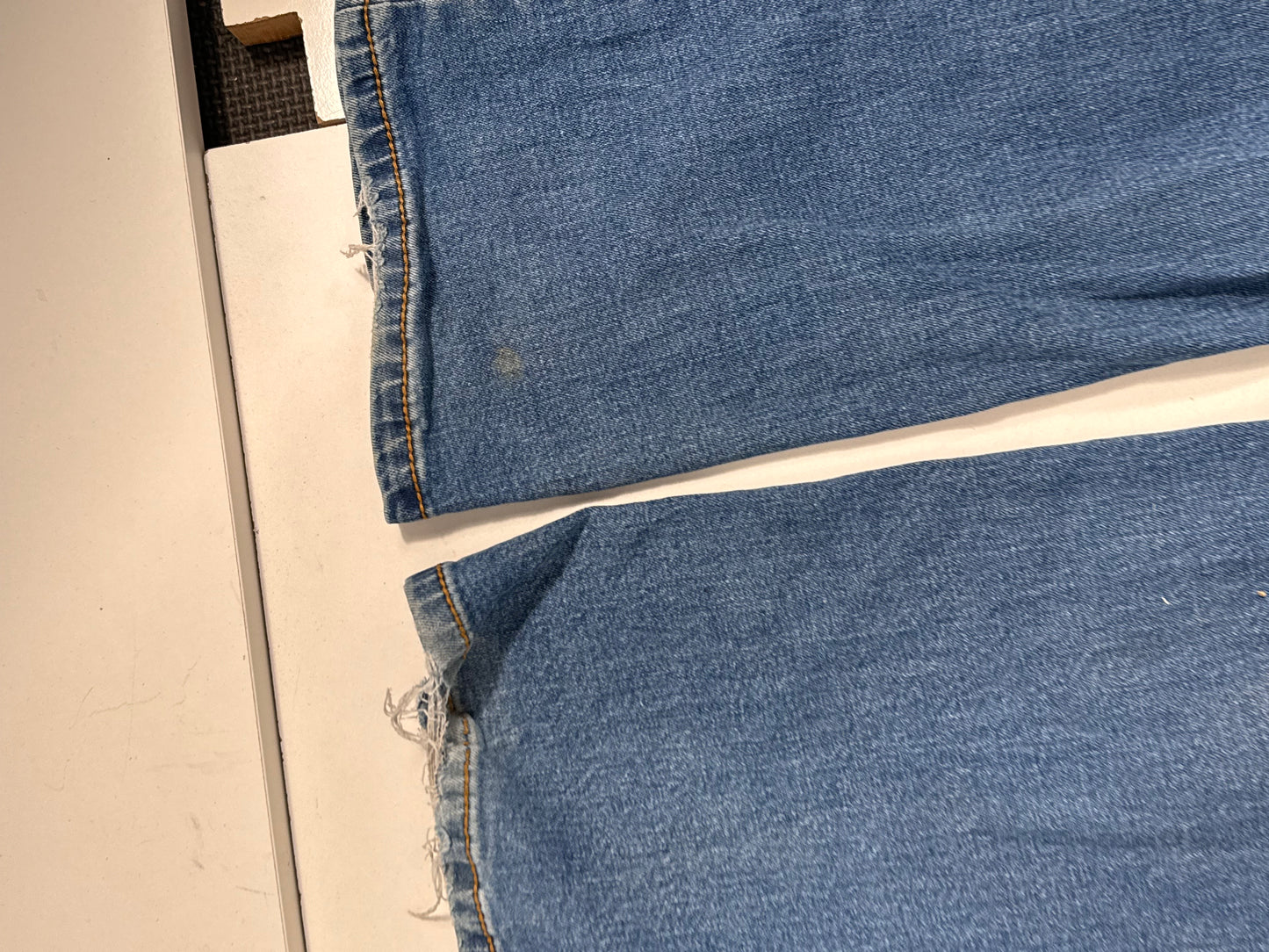 Utsvängda jeans stl: L