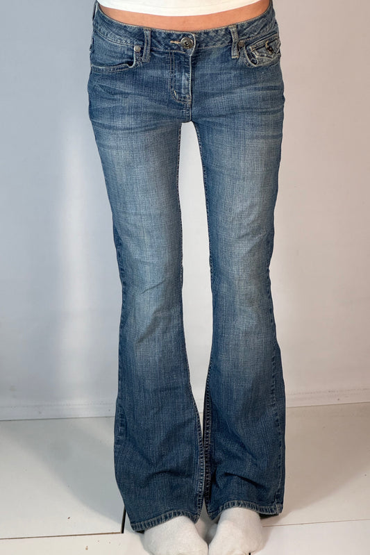 Utsvingte jeans str: S