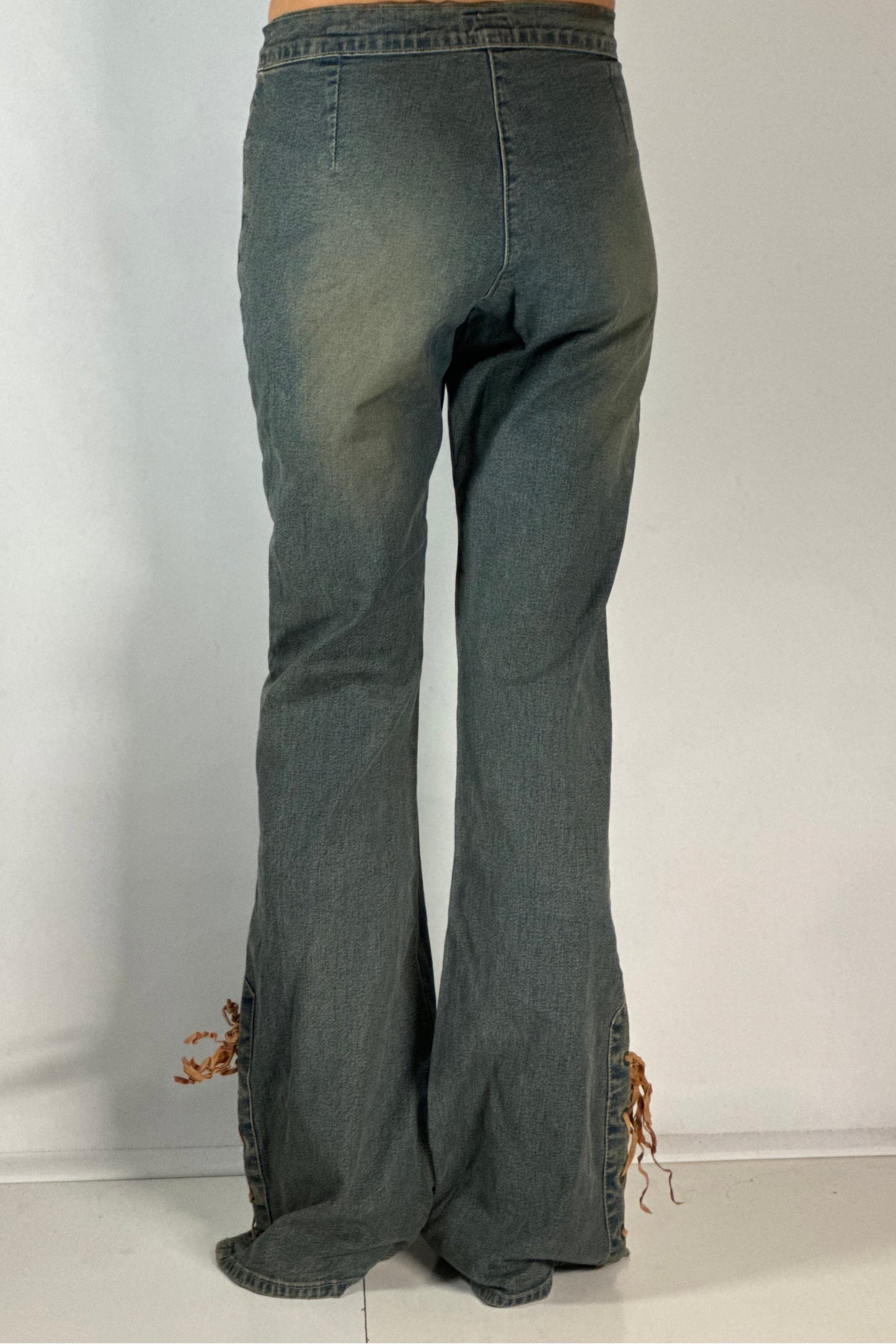 Utsvängda jeans stl: S