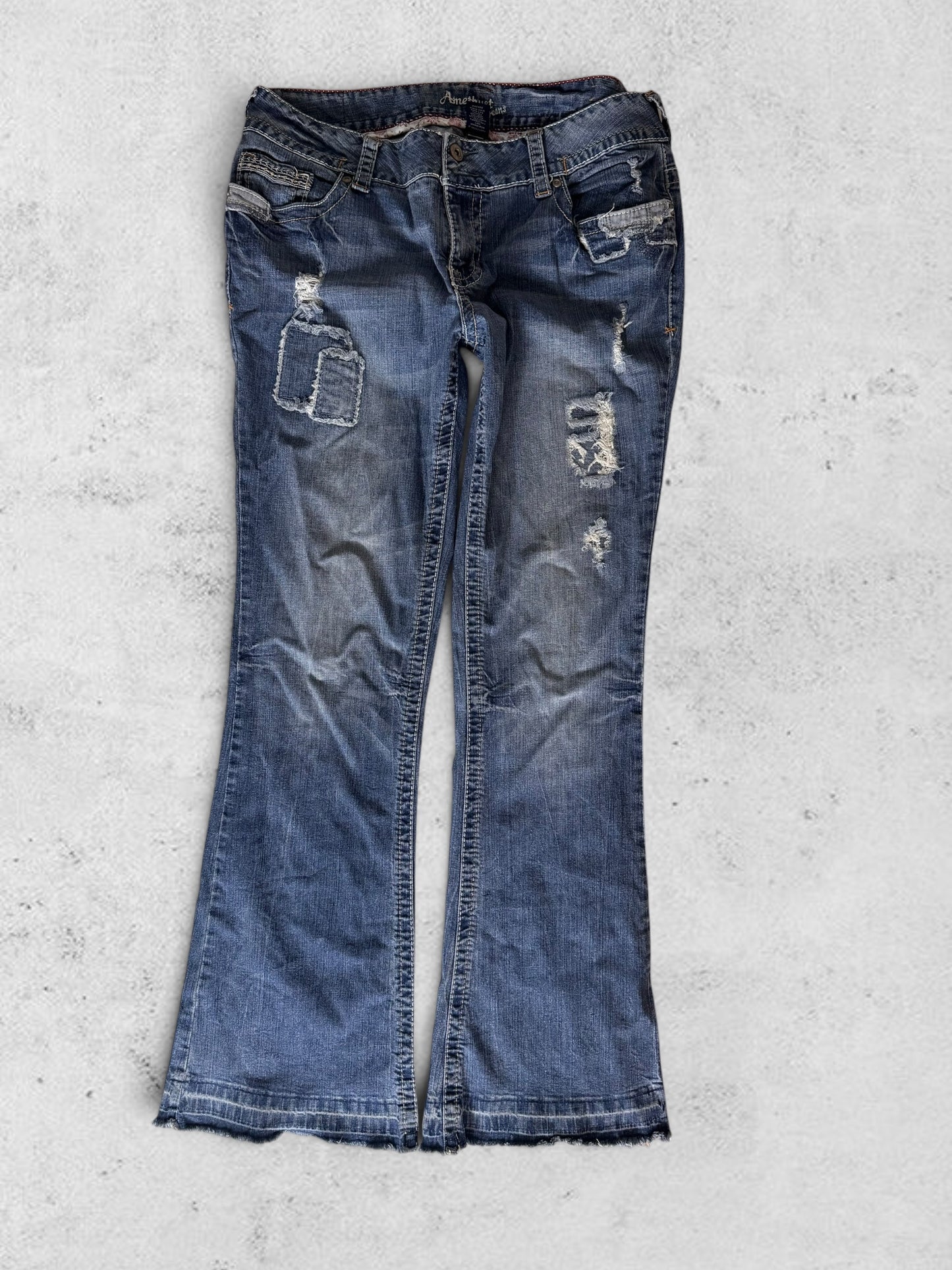 Low-rise jeans size: L