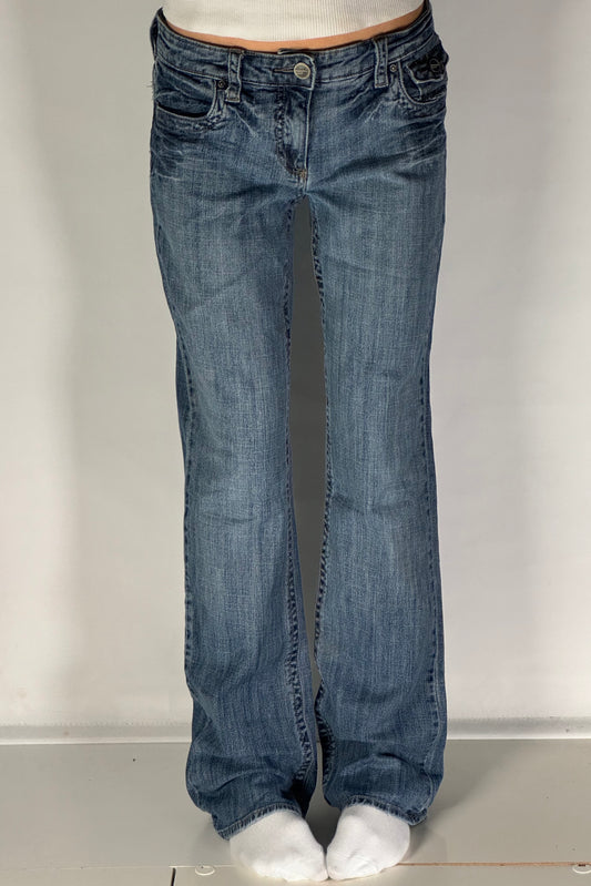Utsvängda jeans stl: S