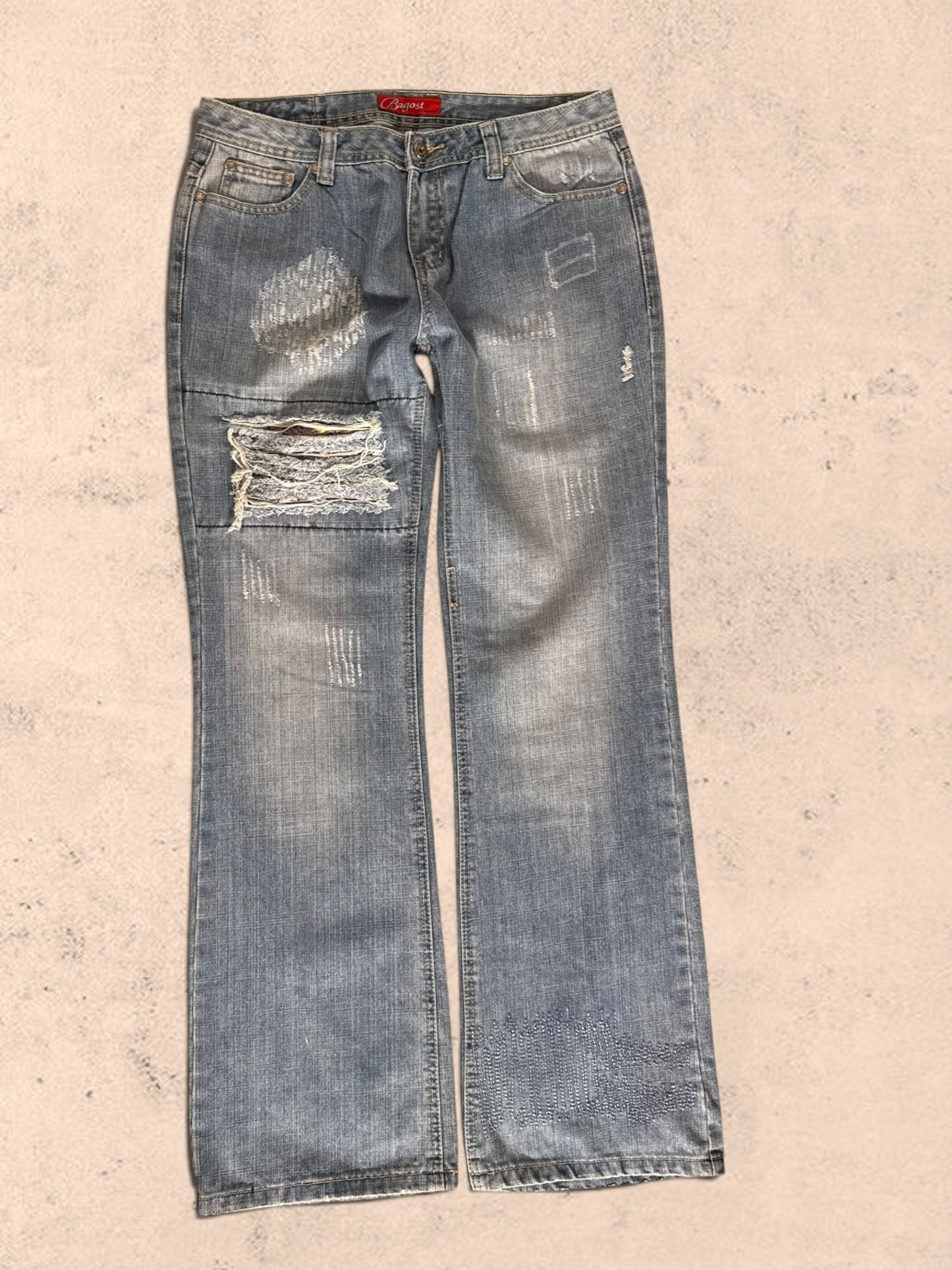 Utsvängda jeans stl: M/L