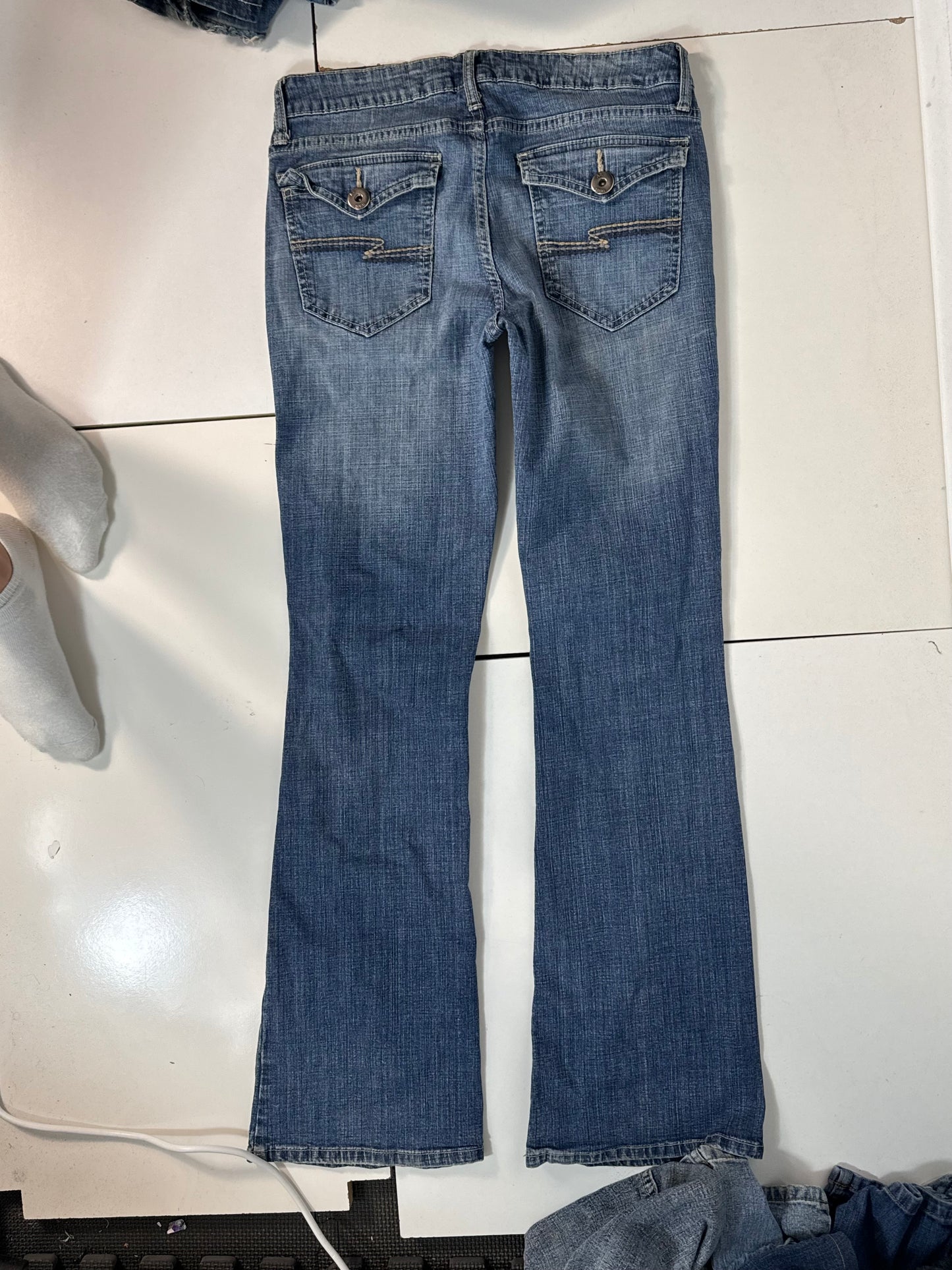 Utsvängda jeans stl: S