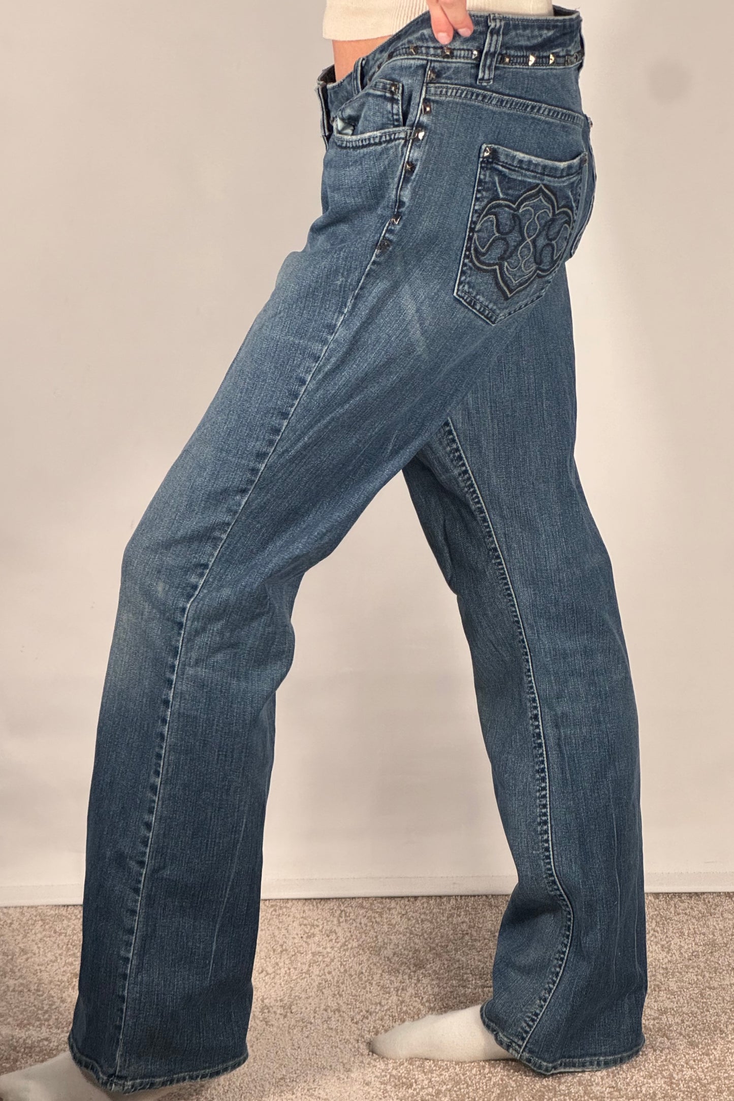 Utsvängda jeans stl: L