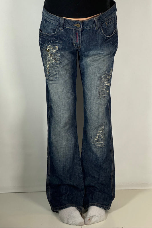 Utsvängda jeans stl: M