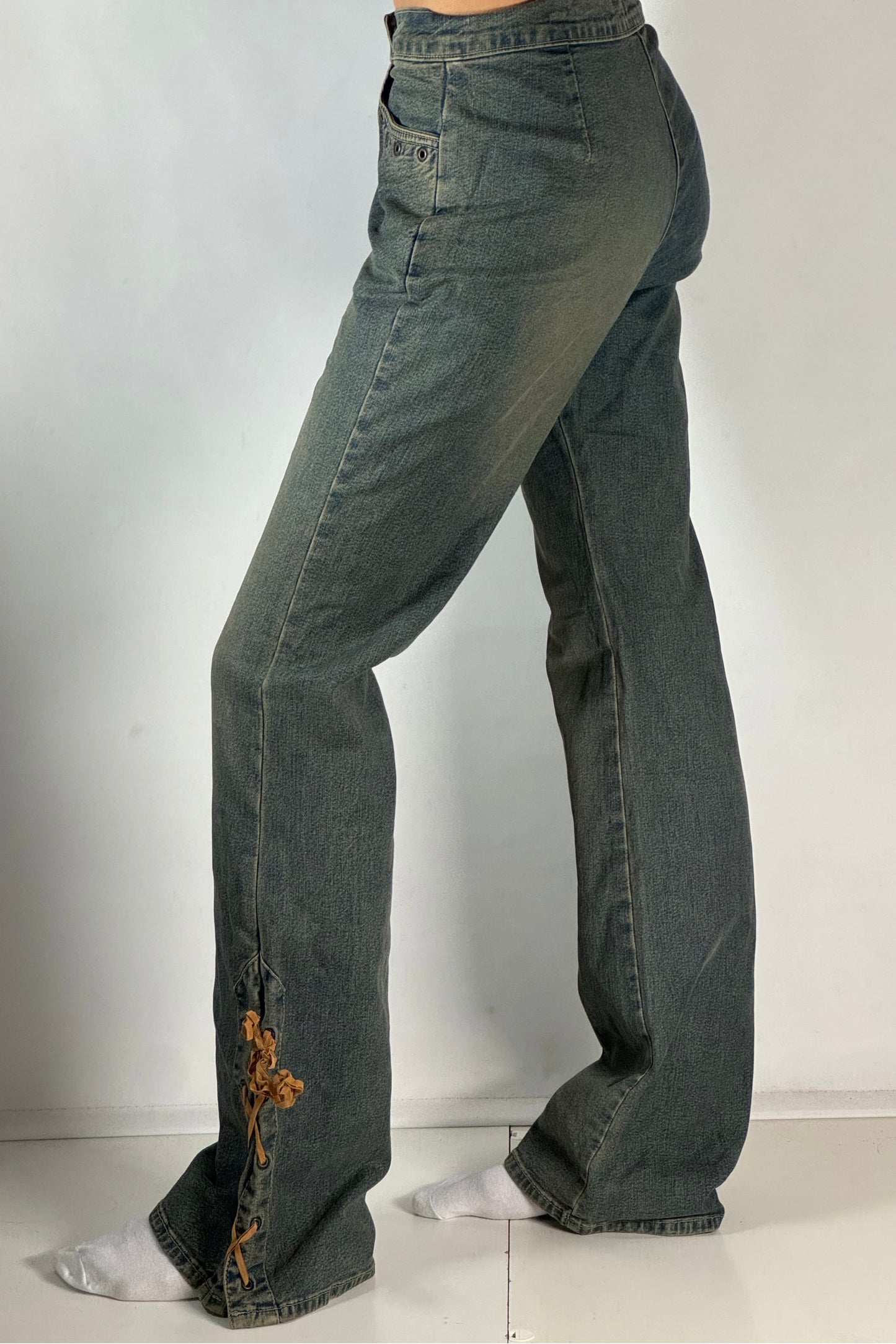 Utsvängda jeans stl: S