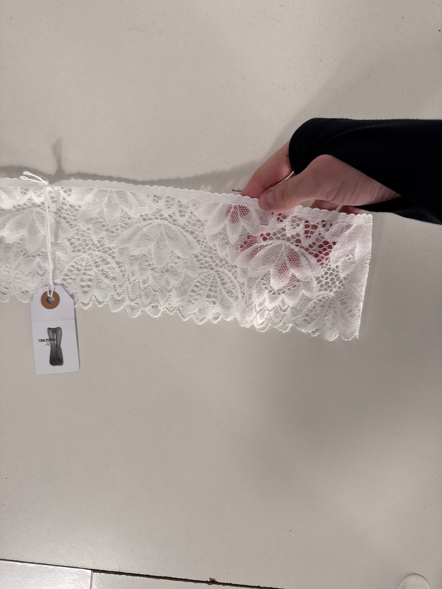 Spetsband över jeans