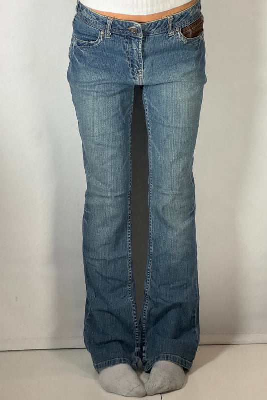 Utsvängda jeans stl: S
