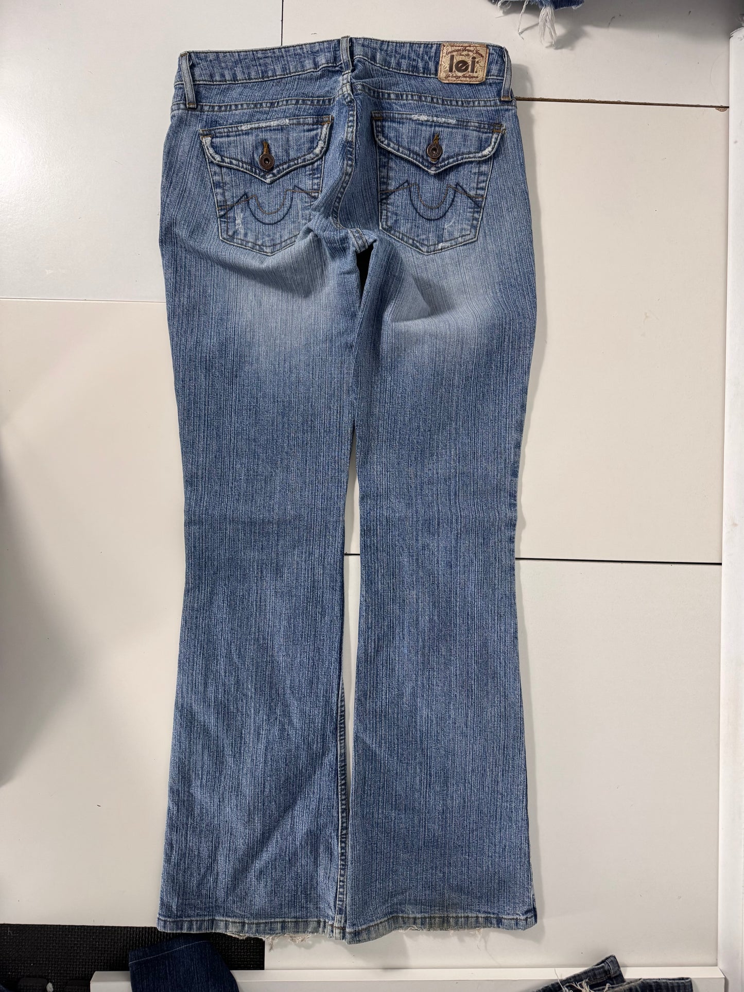 Utsvängda jeans stl: S