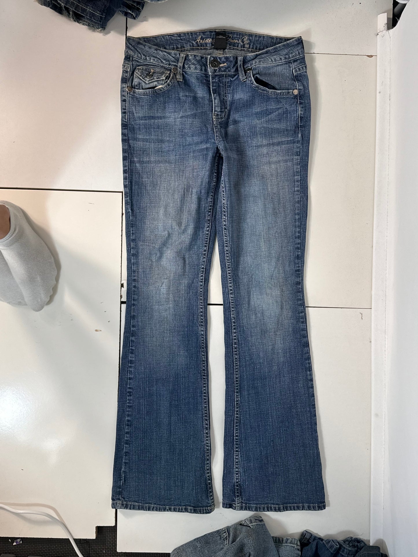 Utsvängda jeans stl: S