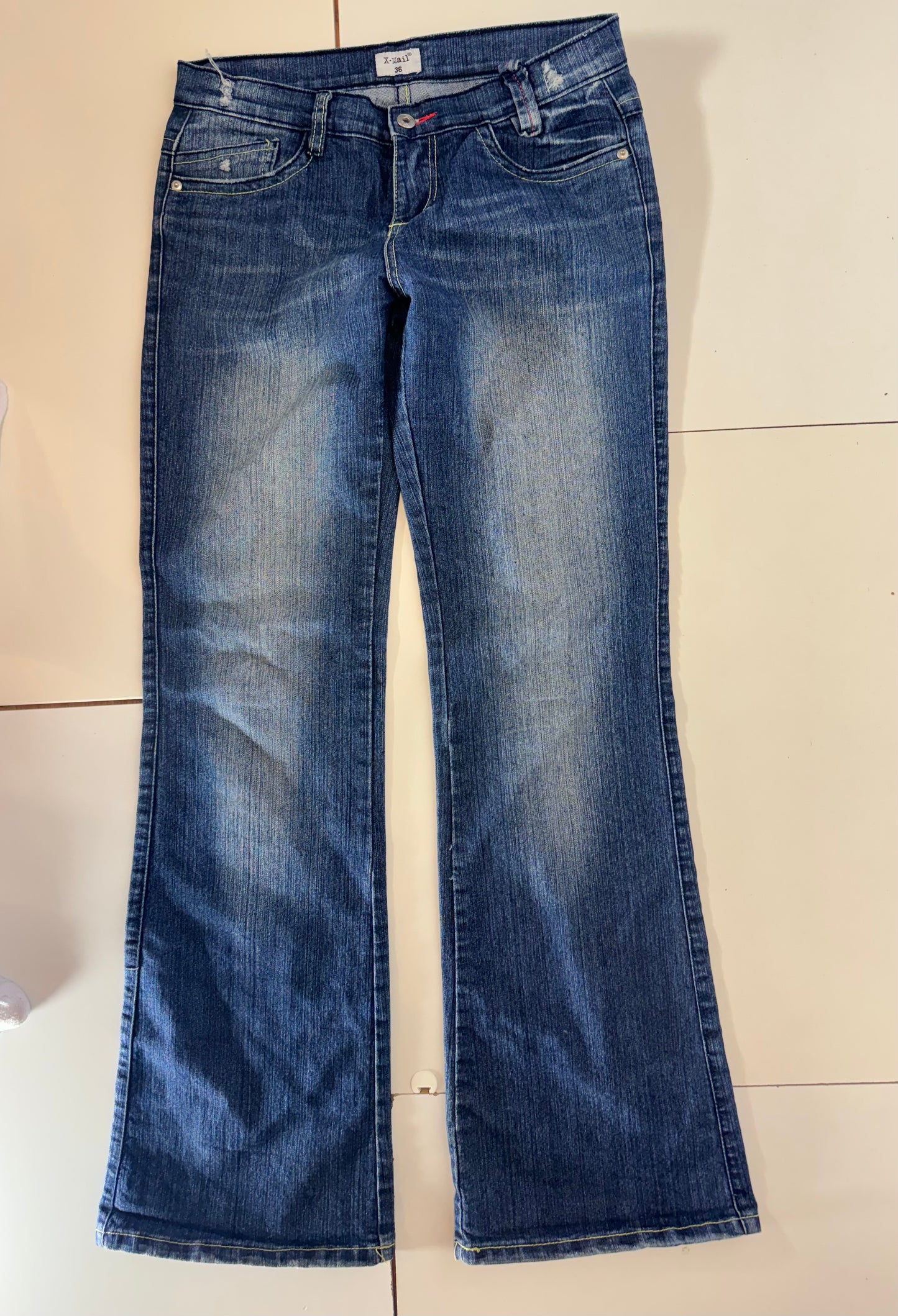 Utsvängda jeans stl: S