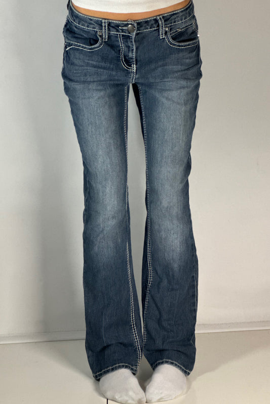 Utsvängda jeans stl: S
