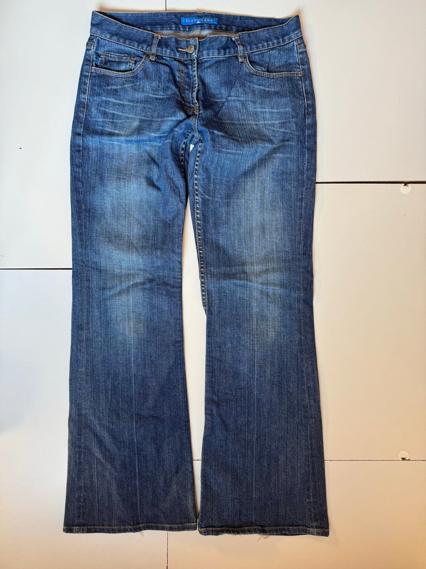 Utsvängda jeans stl: L