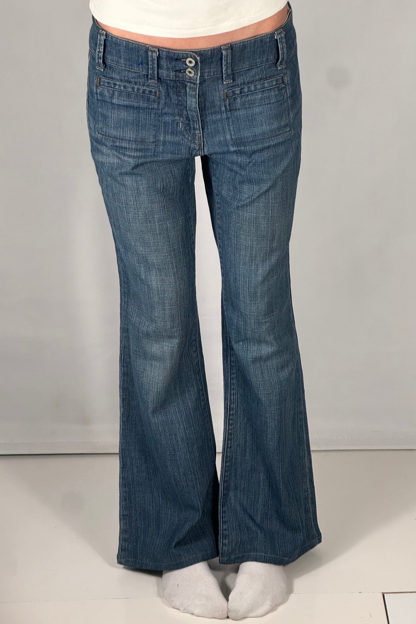 Utsvängda jeans stl: S