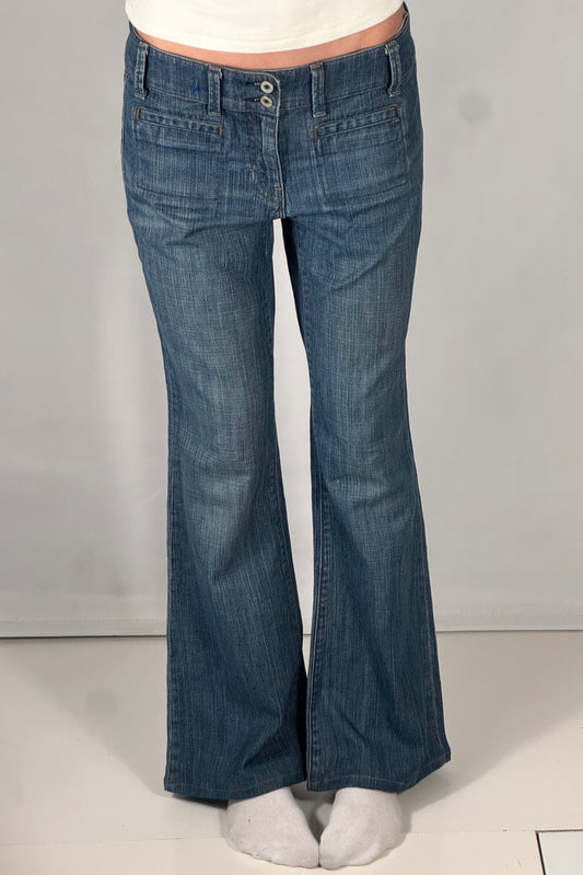 Utsvängda jeans stl: S