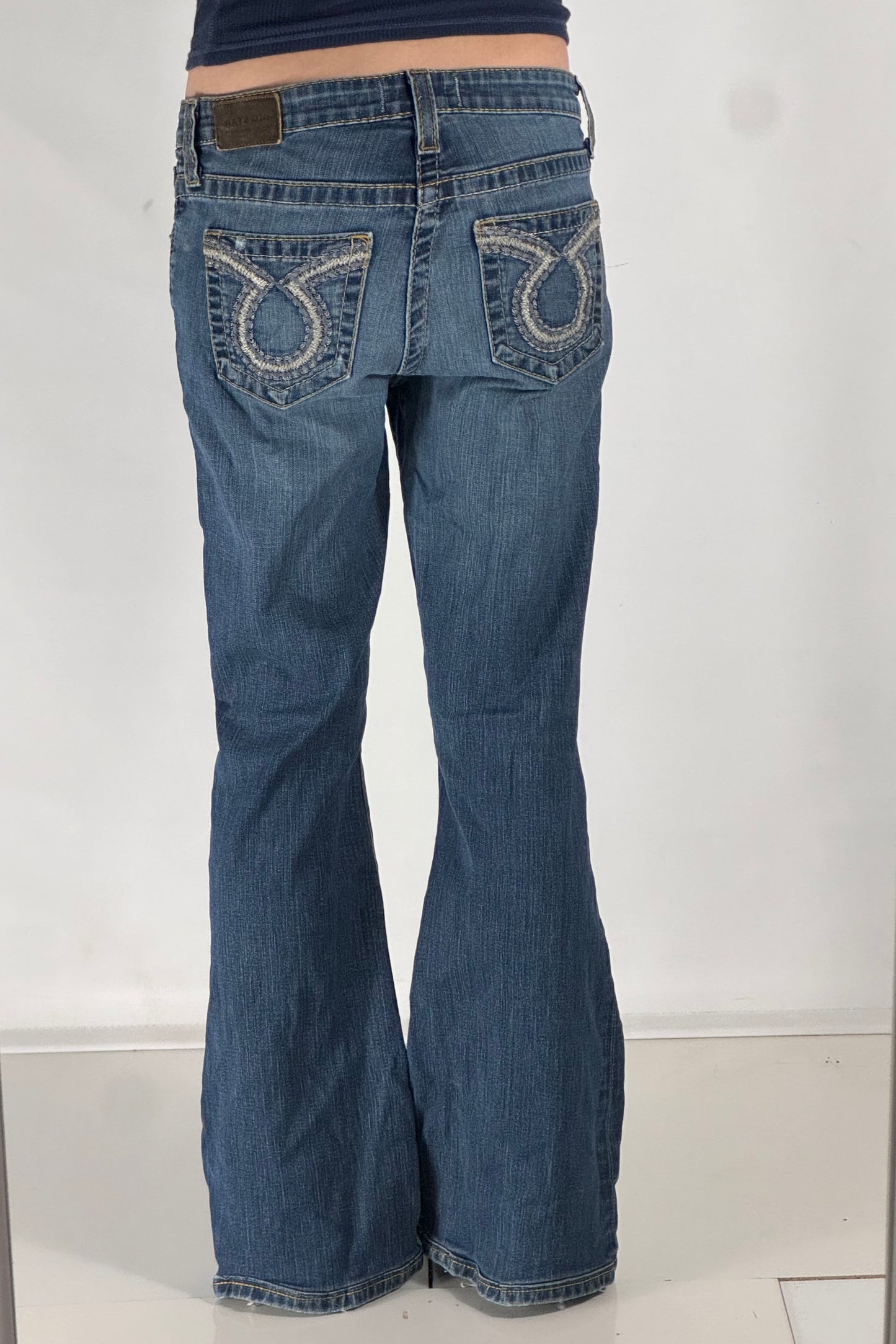 Utsvängda jeans stl: S