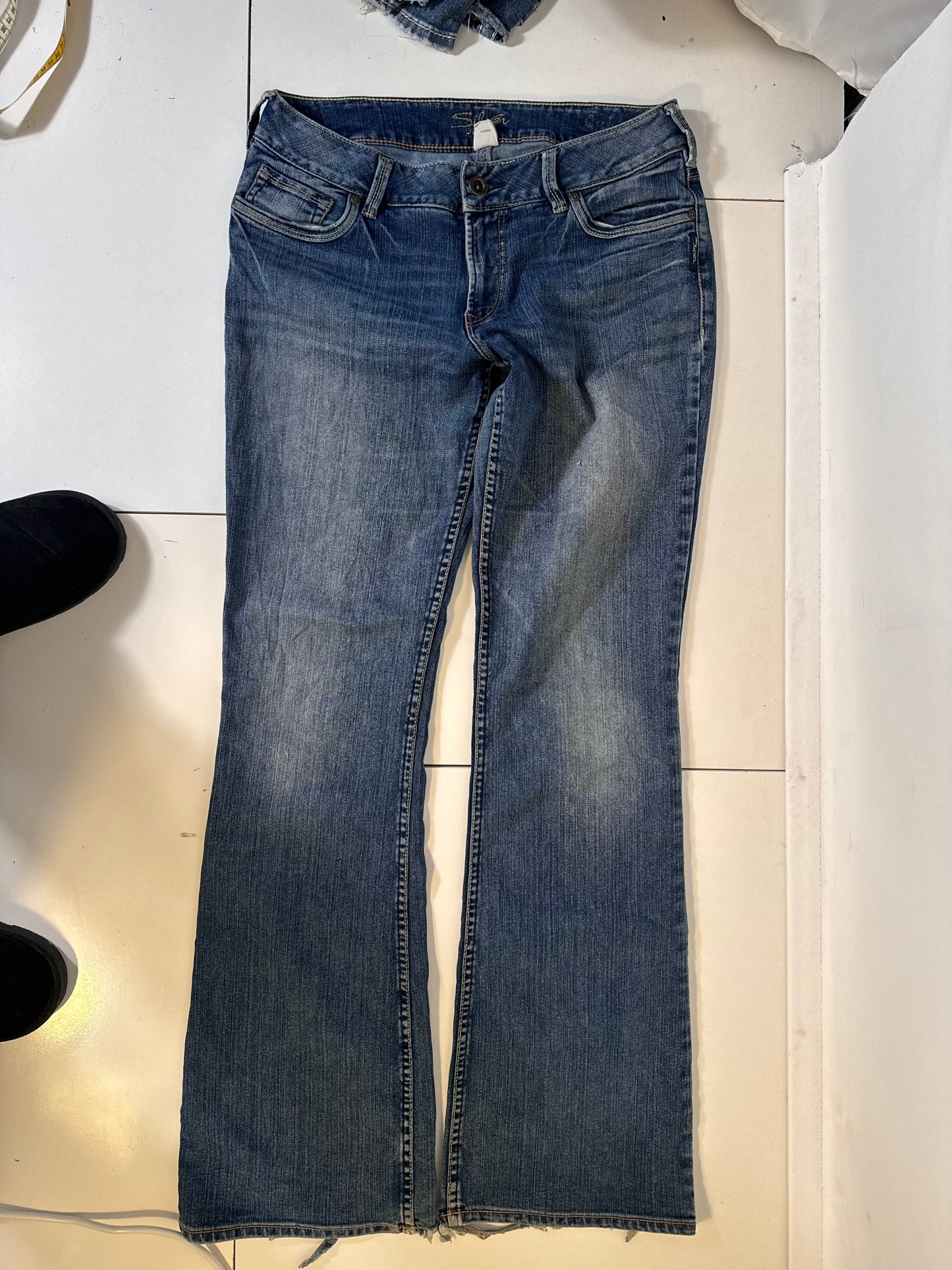 Utsvingte jeans str: S