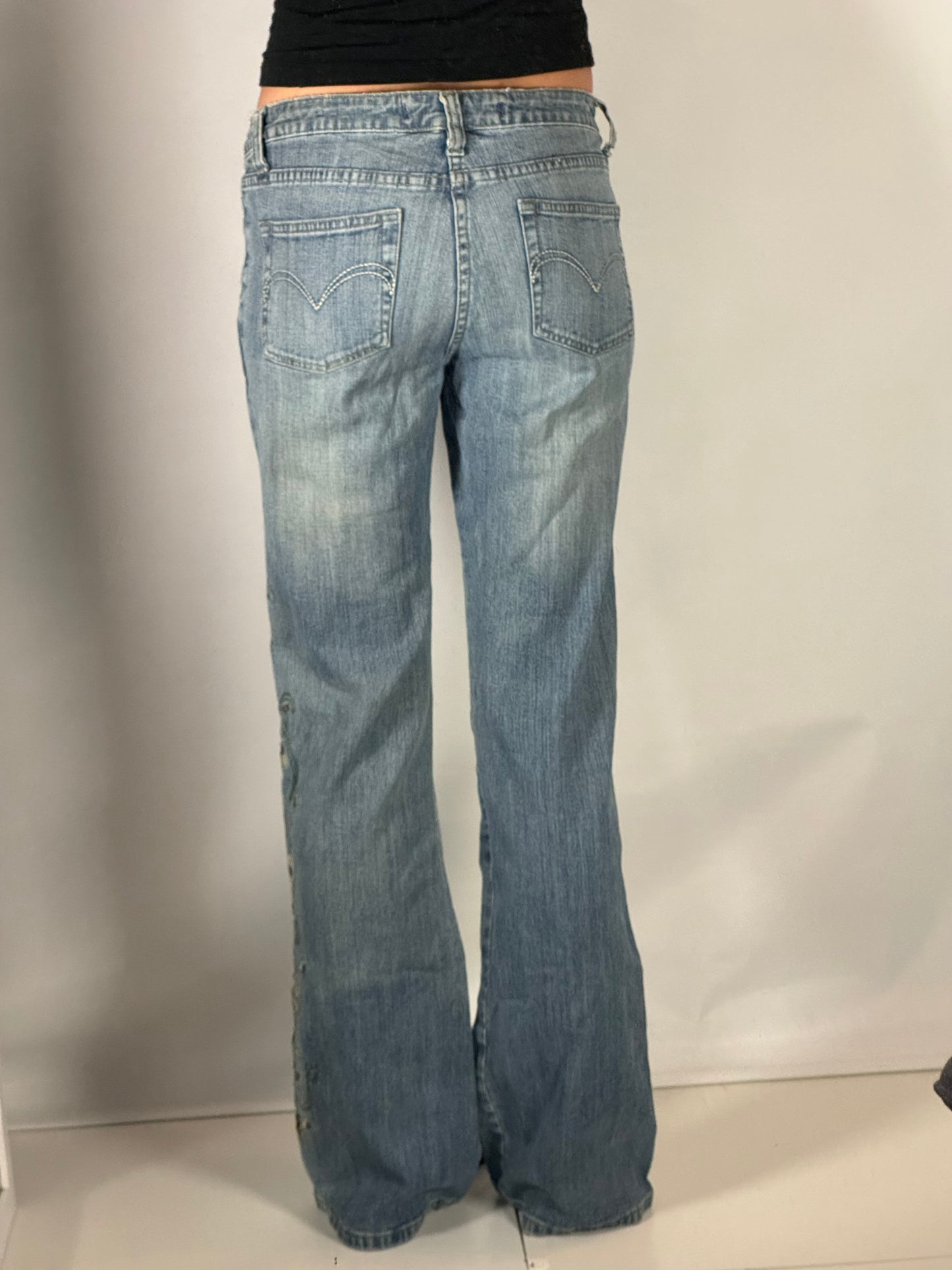 Utsvängda jeans stl: S