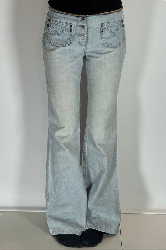 Utsvängda jeans stl: S