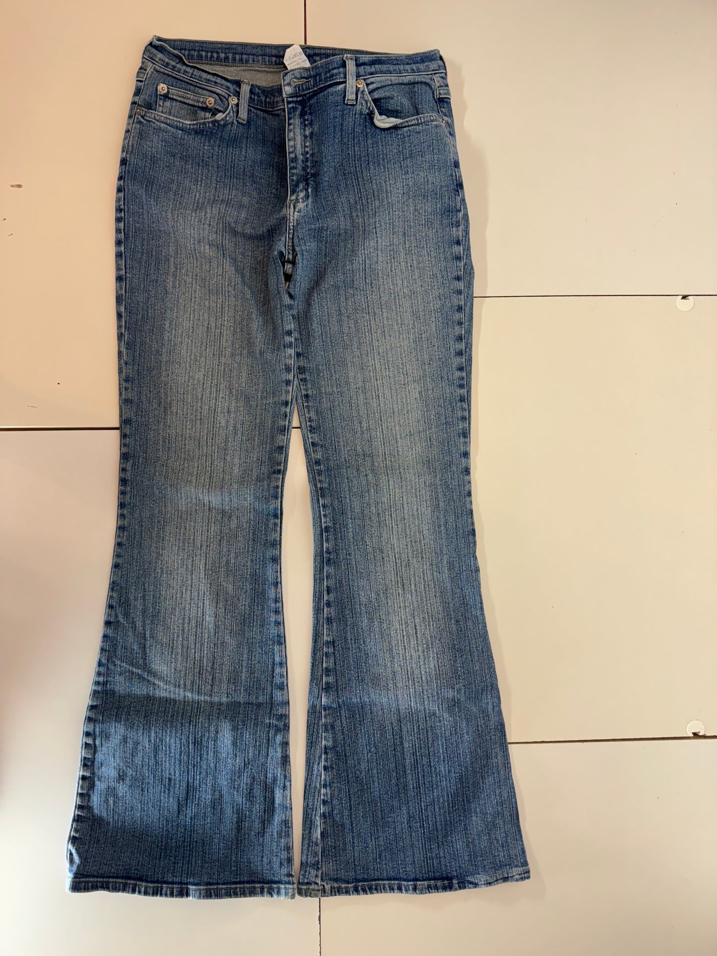 Utsvängda jeans stl: M