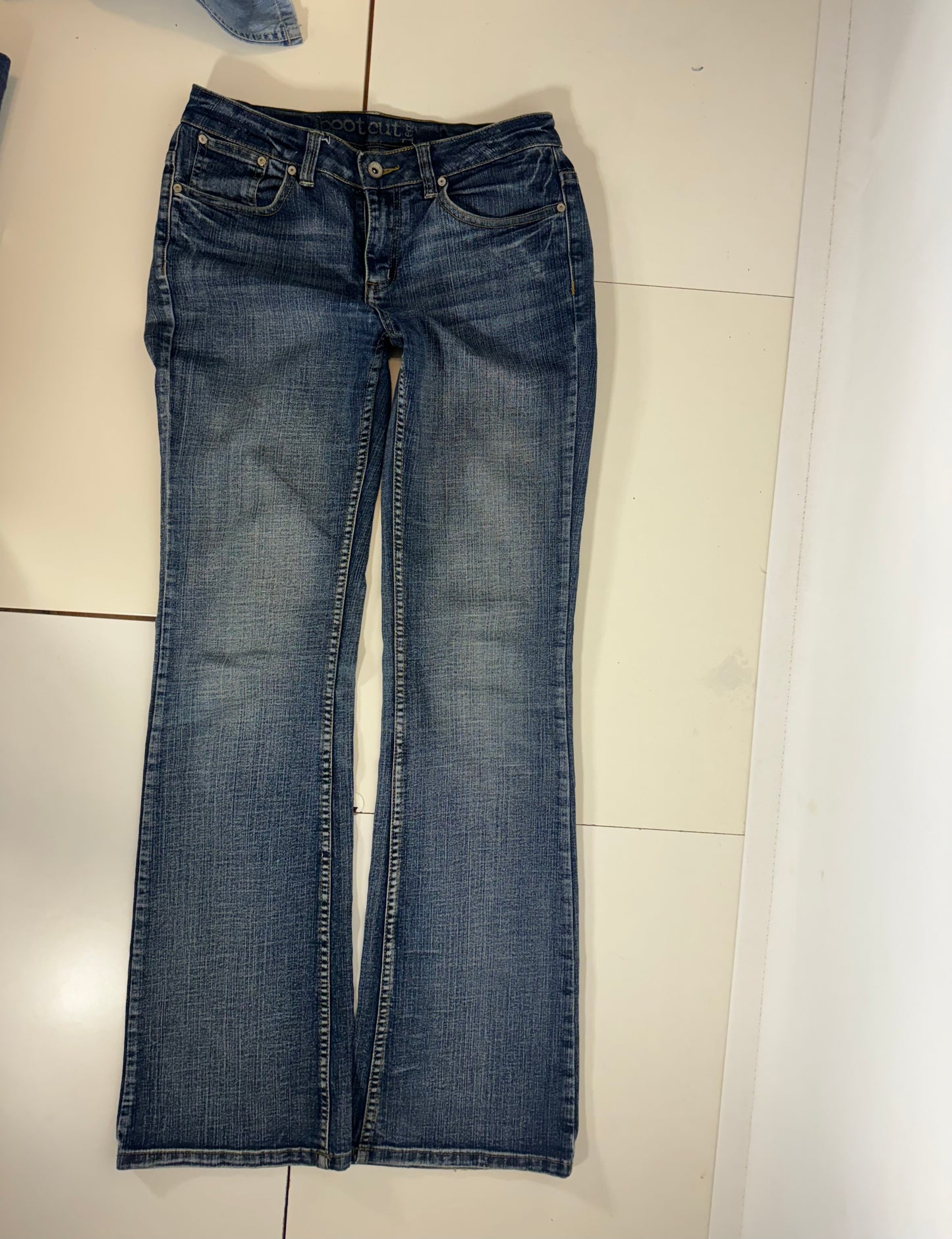 Utsvängda jeans stl: M