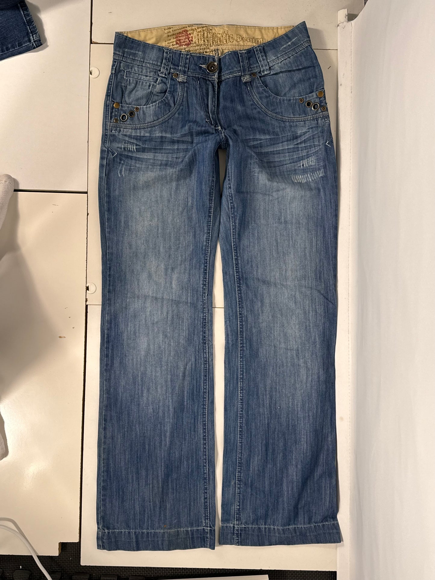 Utsvingte jeans str: M