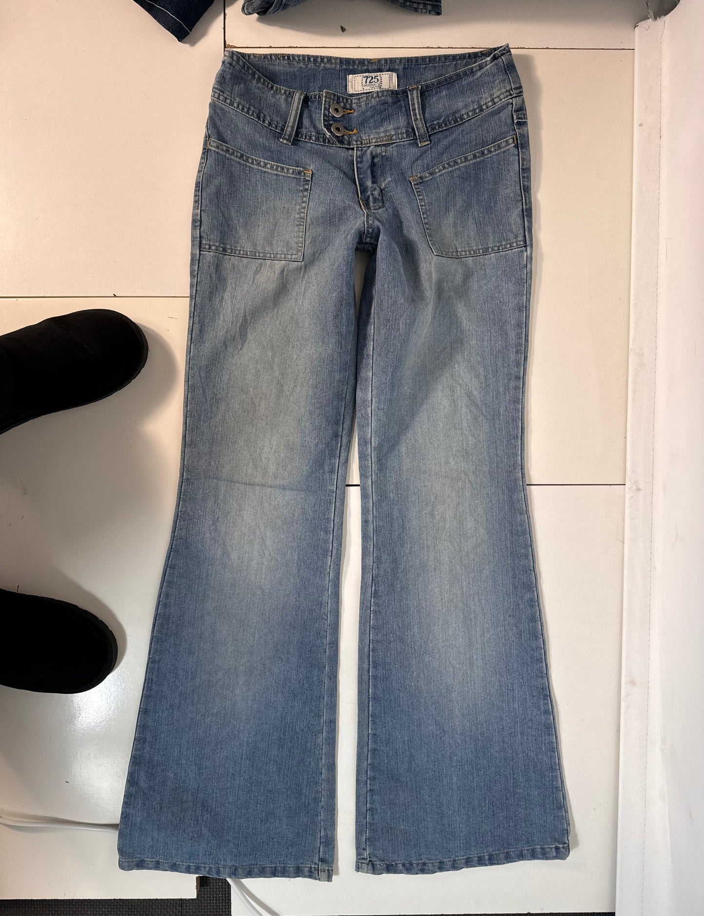 Utsvängda jeans stl: S