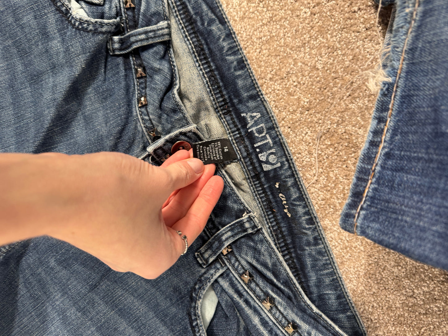 Utsvängda jeans stl: L