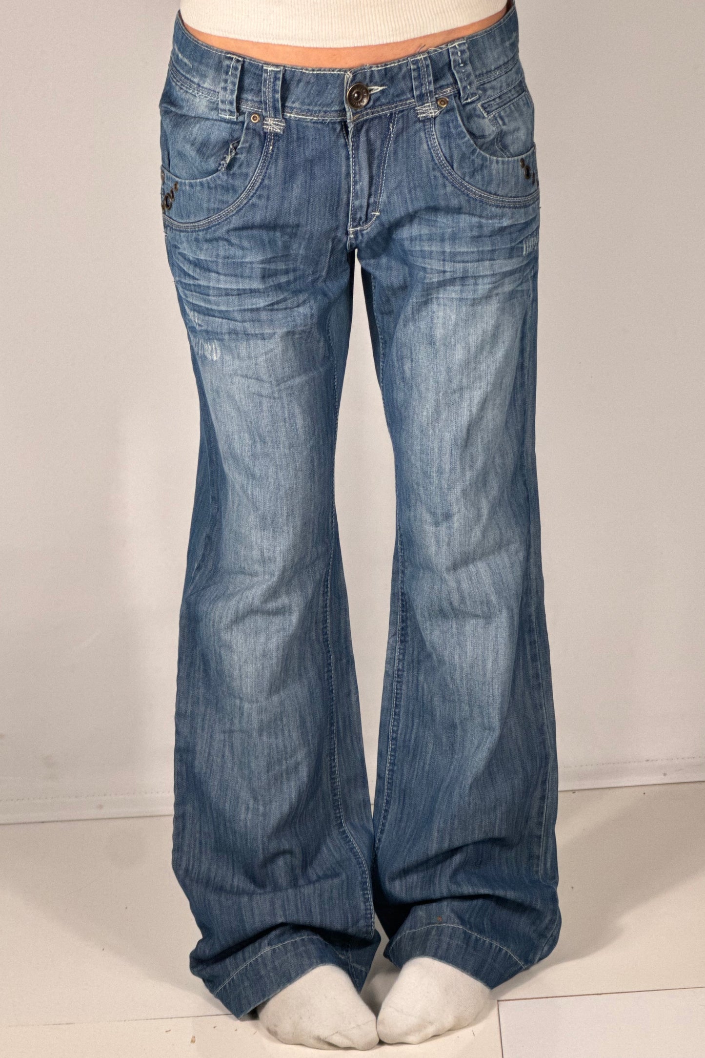 Utsvingte jeans str: M