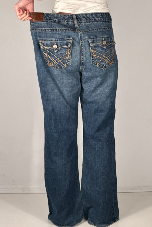 Utsvängda jeans stl: L