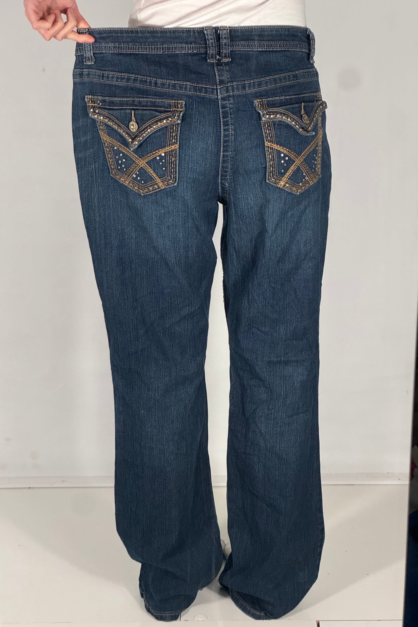 Utsvängda jeans stl: M
