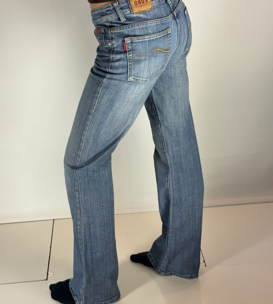 Utsvängda jeans–stl: S