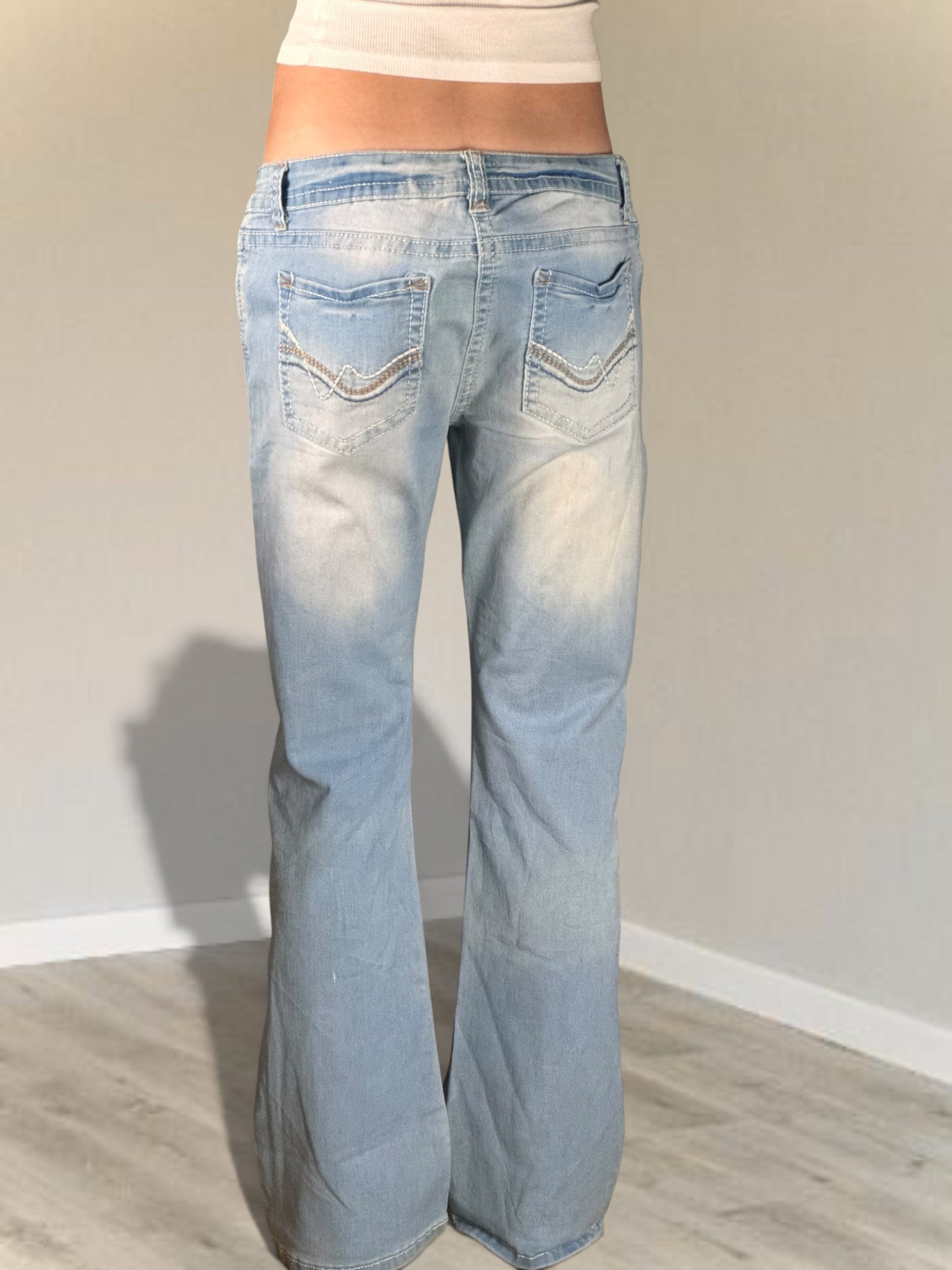 Low-rise jeans size: L