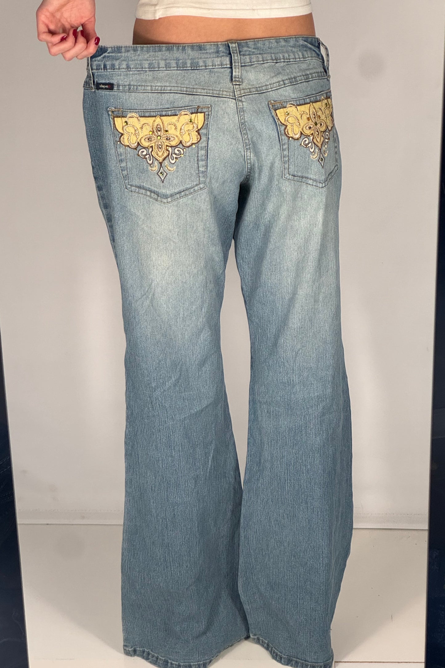 Utsvängda jeans stl: L