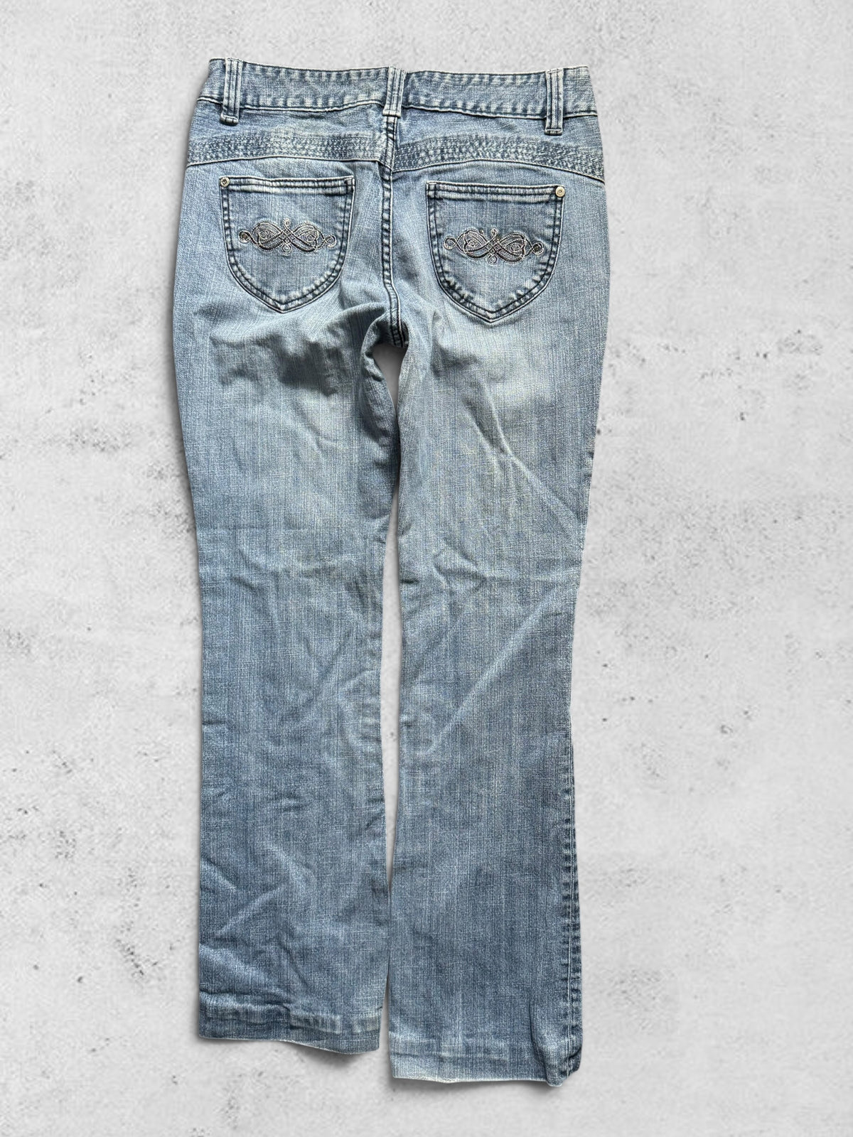 Utsvängda jeans stl: S