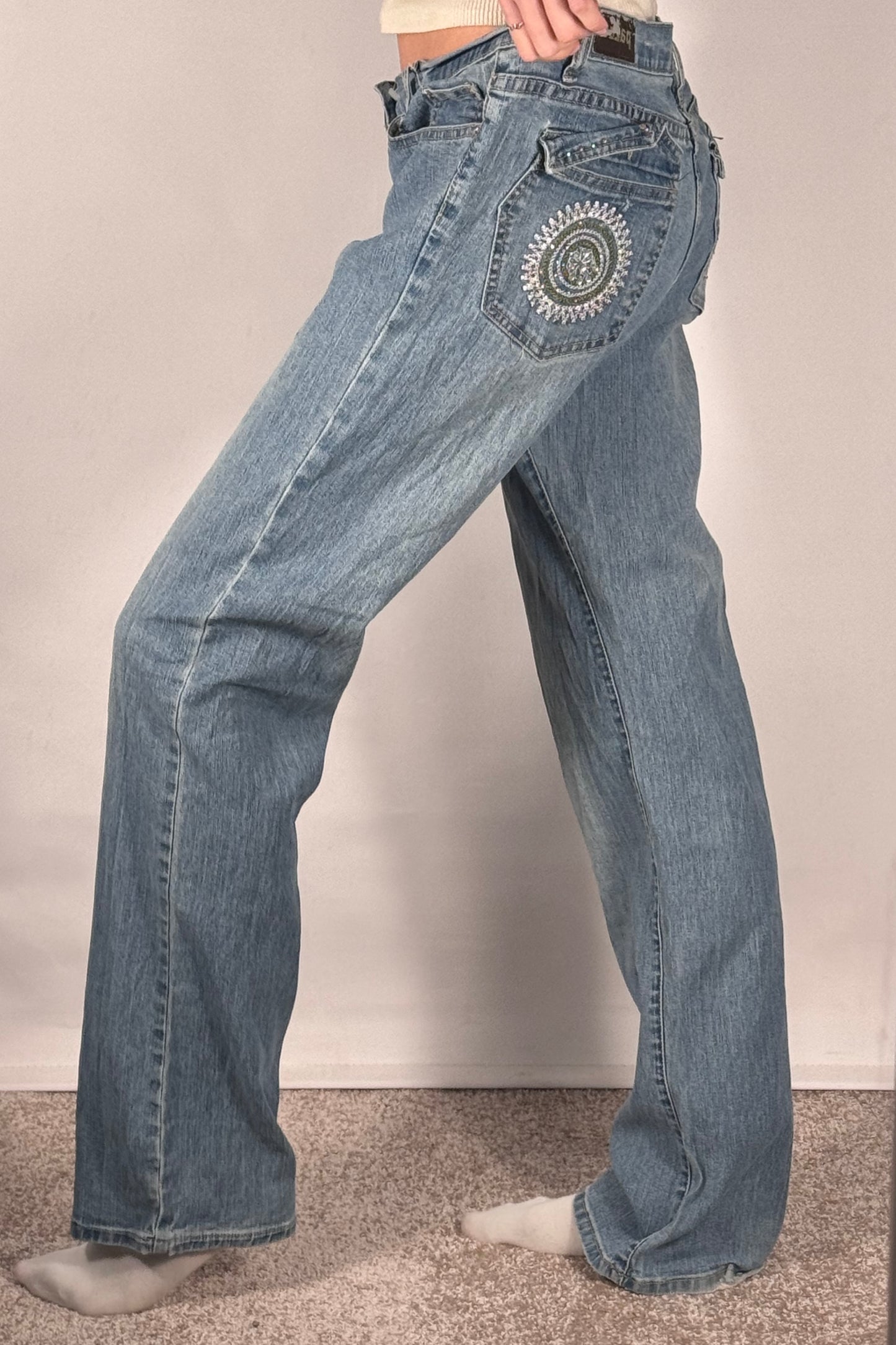 Utsvängda jeans stl: M