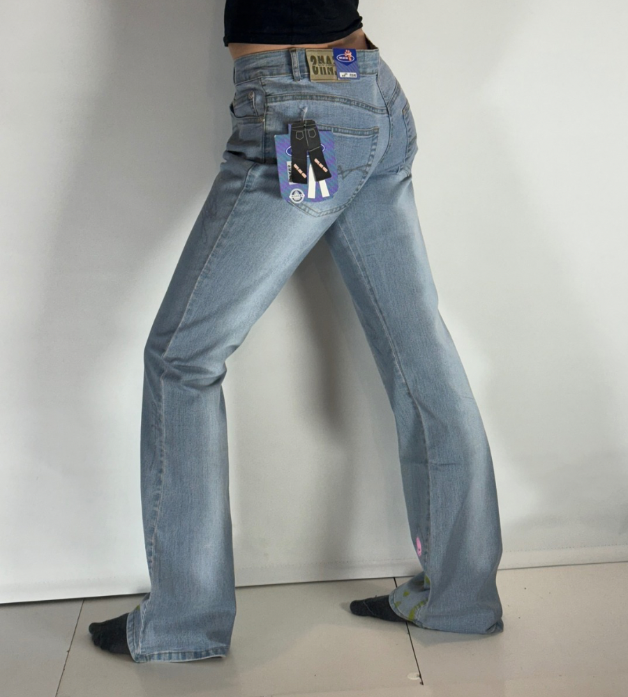 Utsvängda jeans–stl: M